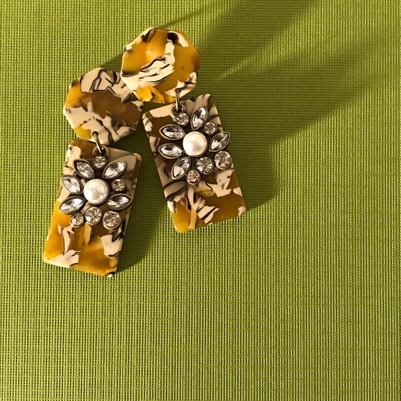 Yellow and white acetate Earrings with rhinestones - Picture 2 of 4